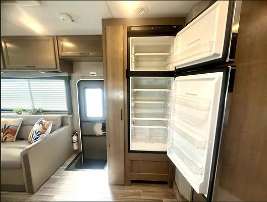 2021 THOR FULL SLIDE OUT  HARMONY22
