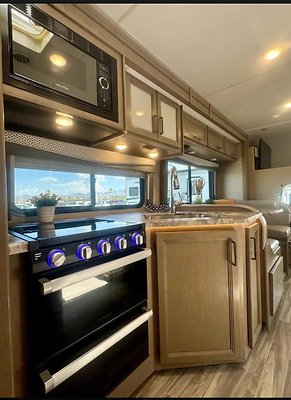 2021 THOR FULL SLIDE OUT  HARMONY36