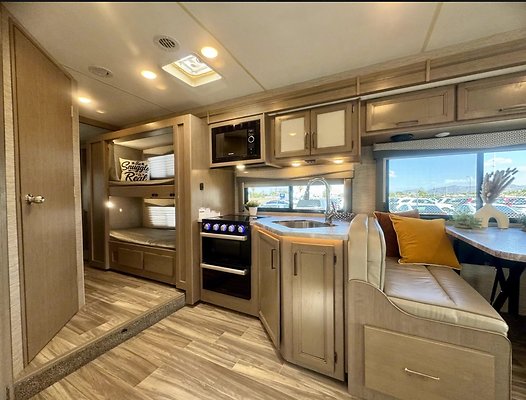 2021 THOR FULL SLIDE OUT  HARMONY43