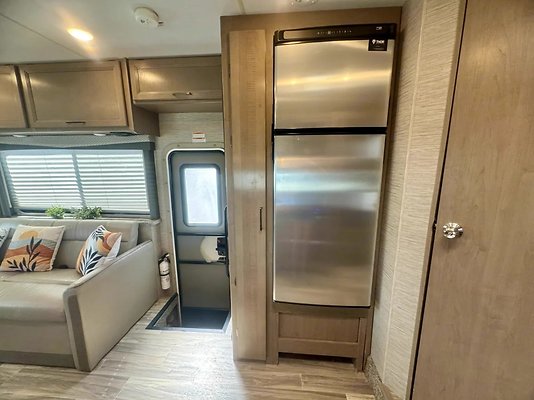 2021 THOR FULL SLIDE OUT  HARMONY44