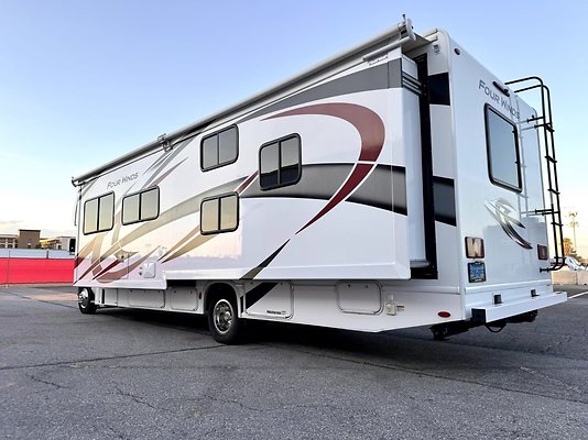 2021 THOR FULL SLIDE OUT  HARMONY52