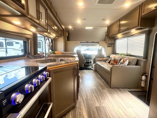 2021 THOR FULL SLIDE OUT  HARMONY5