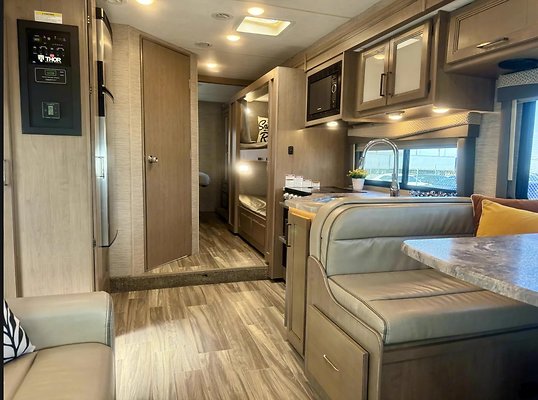 2021 THOR FULL SLIDE OUT  HARMONY29