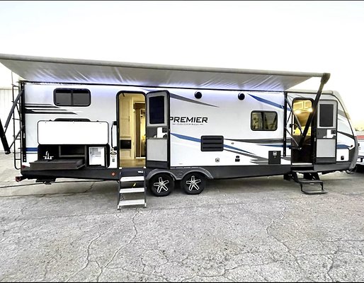 2021 KEYSTONE ULTRA LITE TOW  MARILYN1