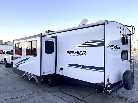 2021 KEYSTONE ULTRA LITE TOW  MARILYN7